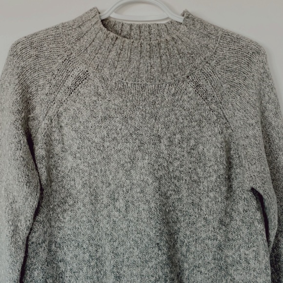 Elegant high neck grey sweater. Size medium. Great for winter and spring. - Picture 3 of 3